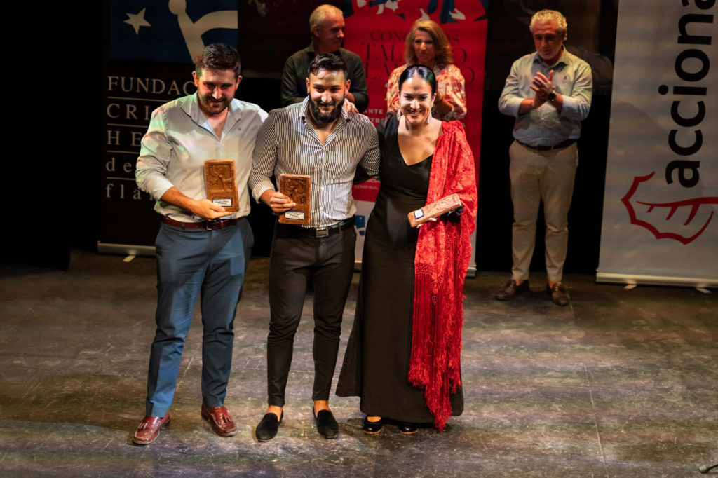 Foto de los ganadores de los tres primeros premios del Concurso Talento Flamenco de Cante de 2022